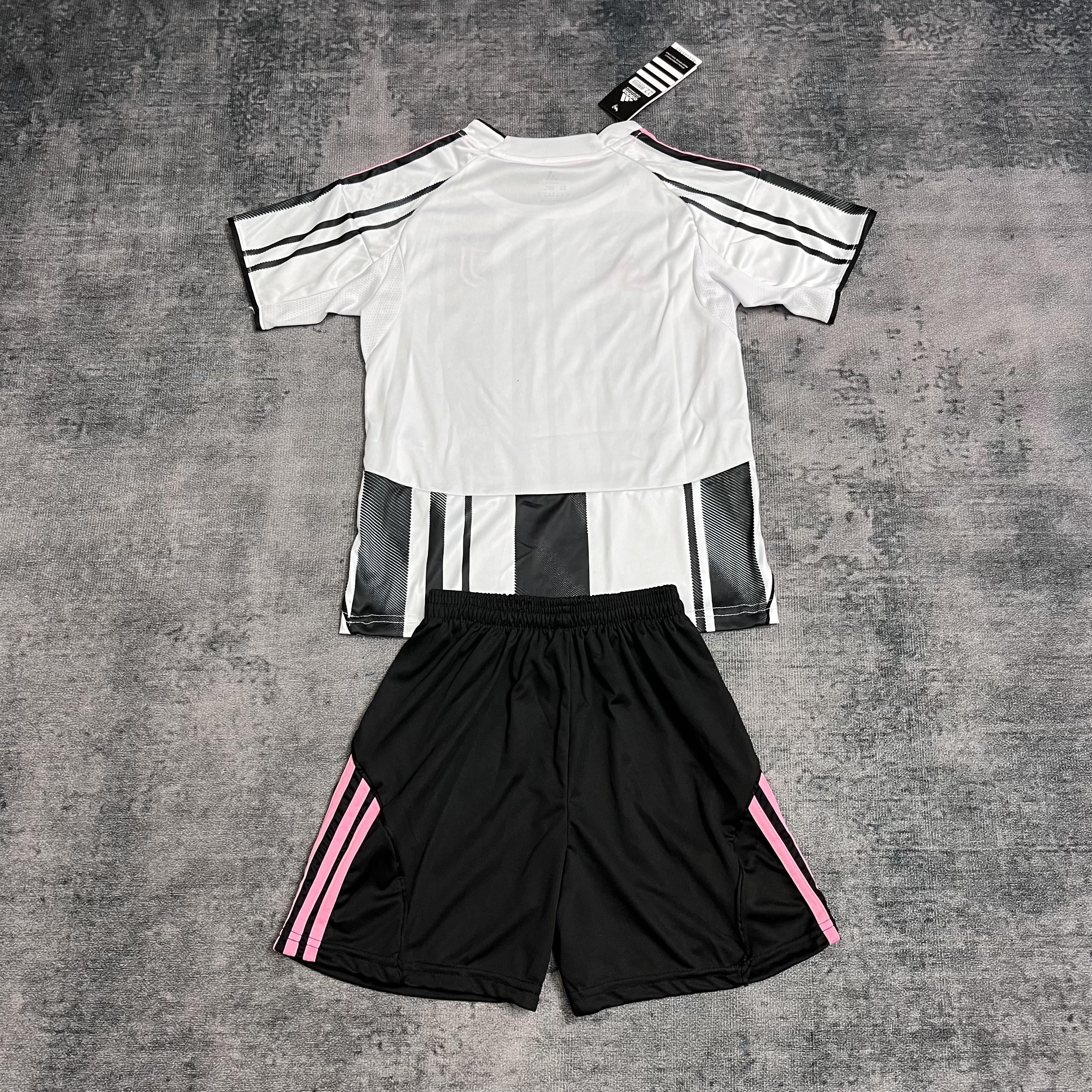 Conjunto Infantil Juventus Titular 25/26 - Preto e Rosa