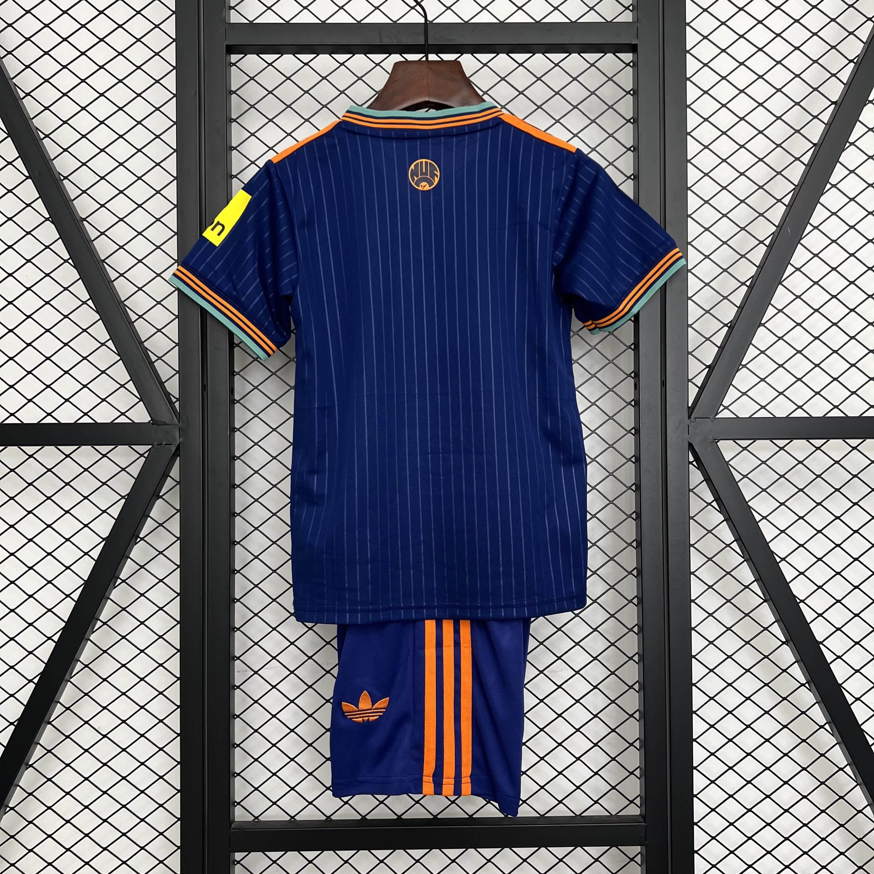 Conjunto NewCastle Away 25/26 - Azul e laranja