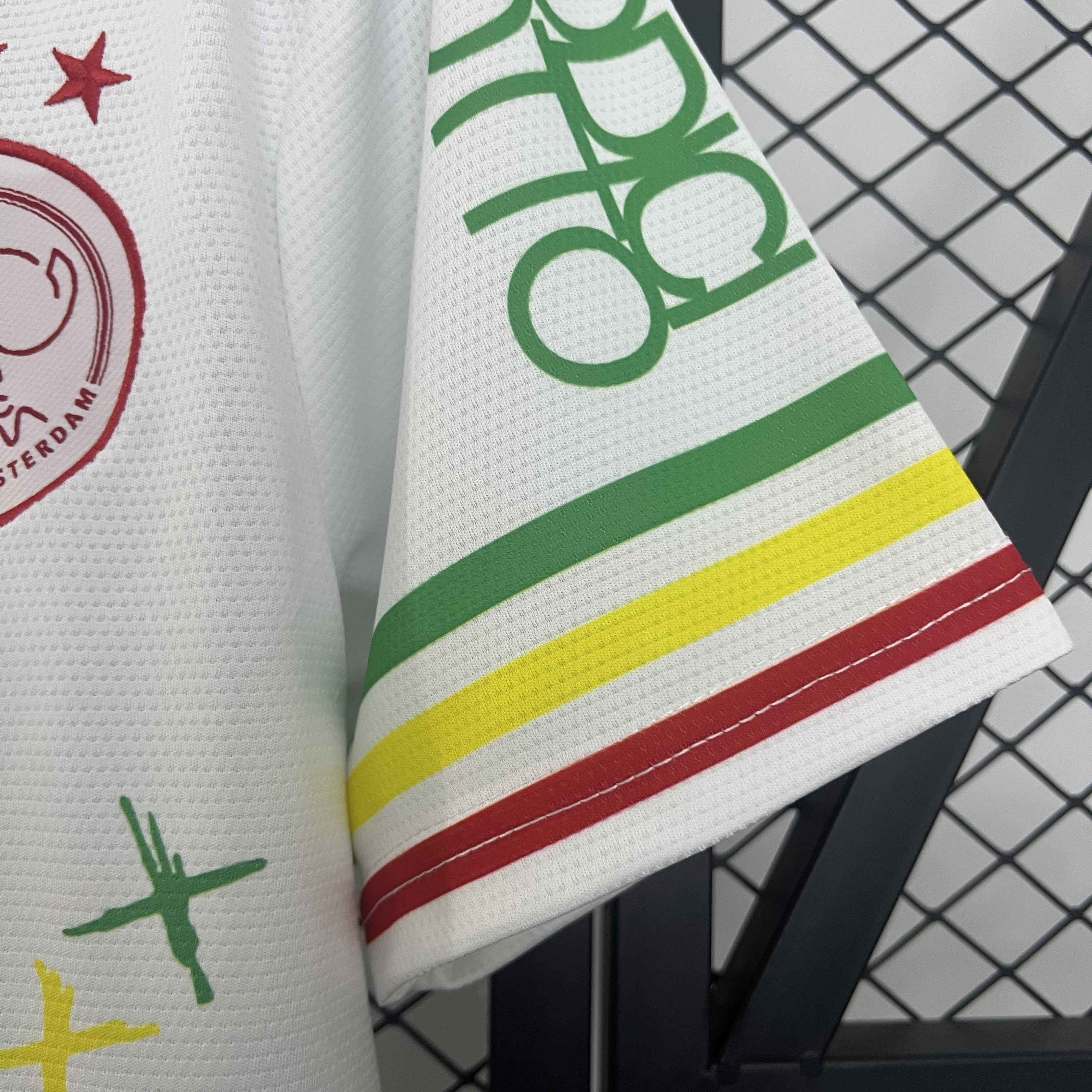 Camisa Ajax Edição Especial 25/26 - Branca Bob Marley