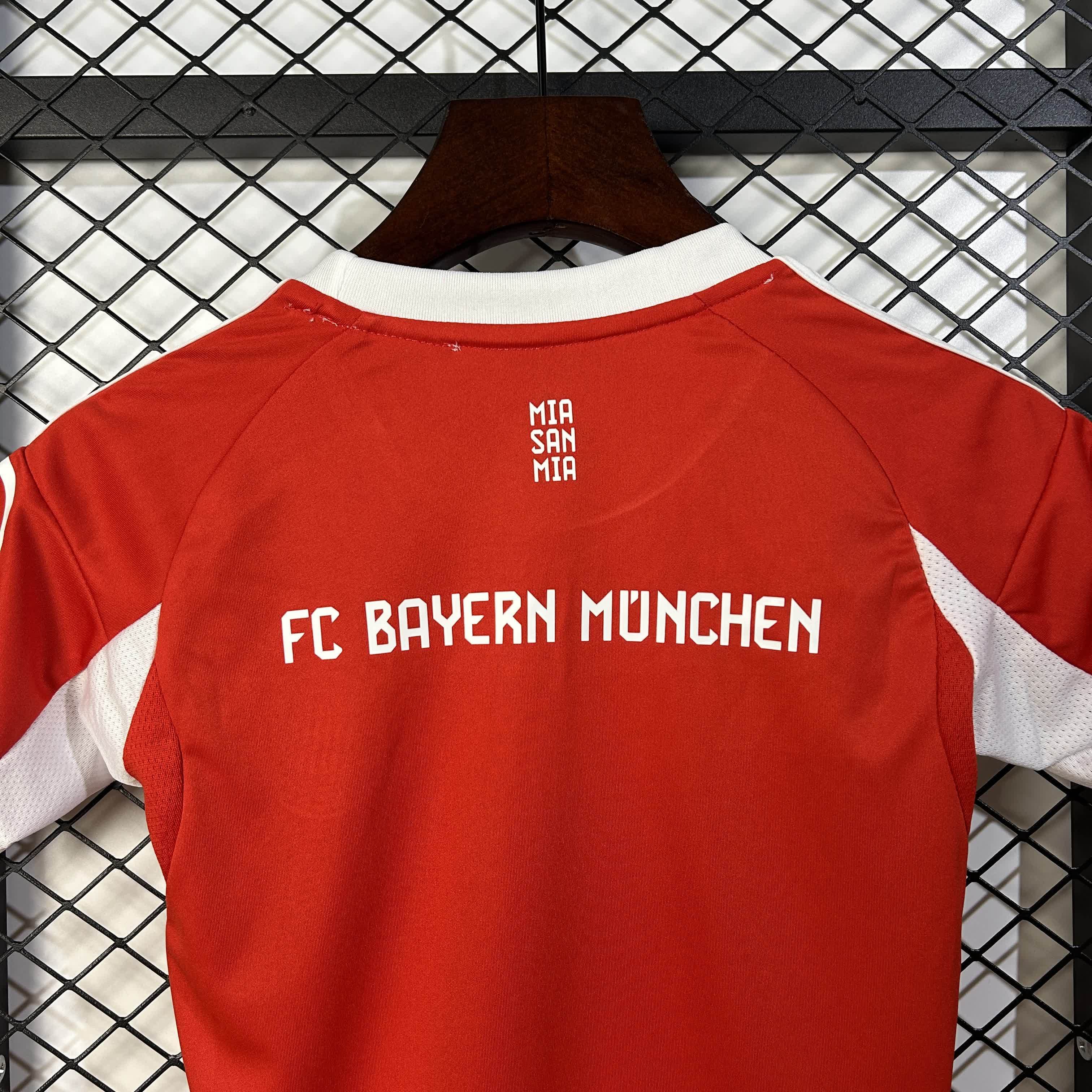 Conjunto Bayer de munique home 25/26