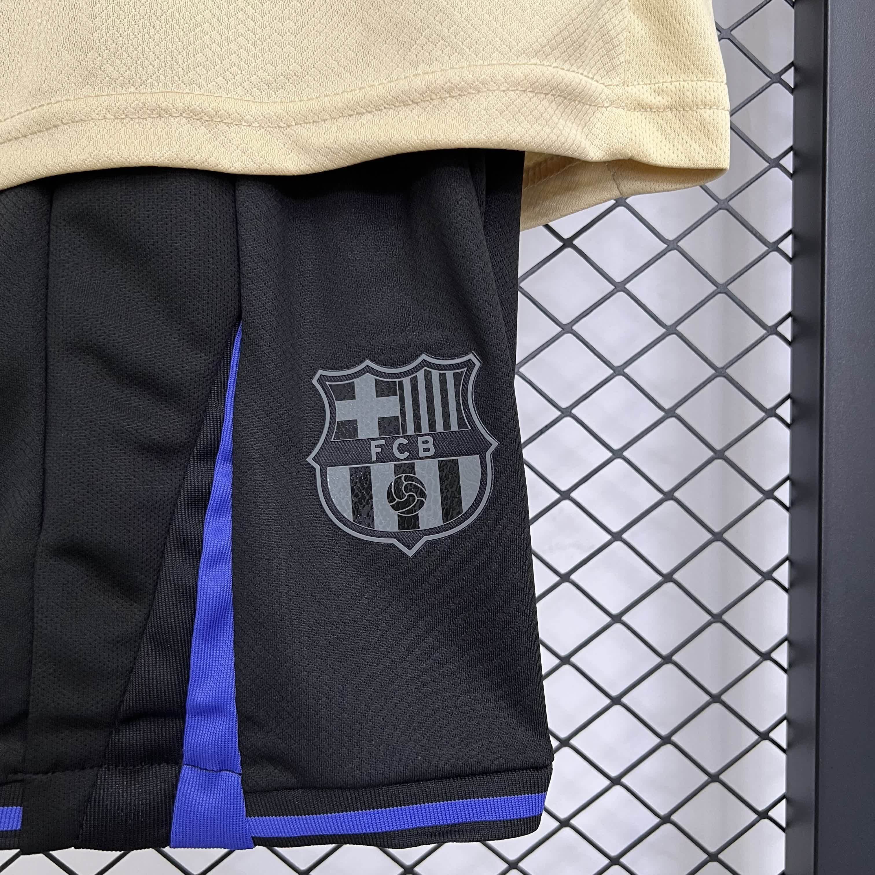 Conjunto Infantil Barcelona Fora 25/26 - Bege